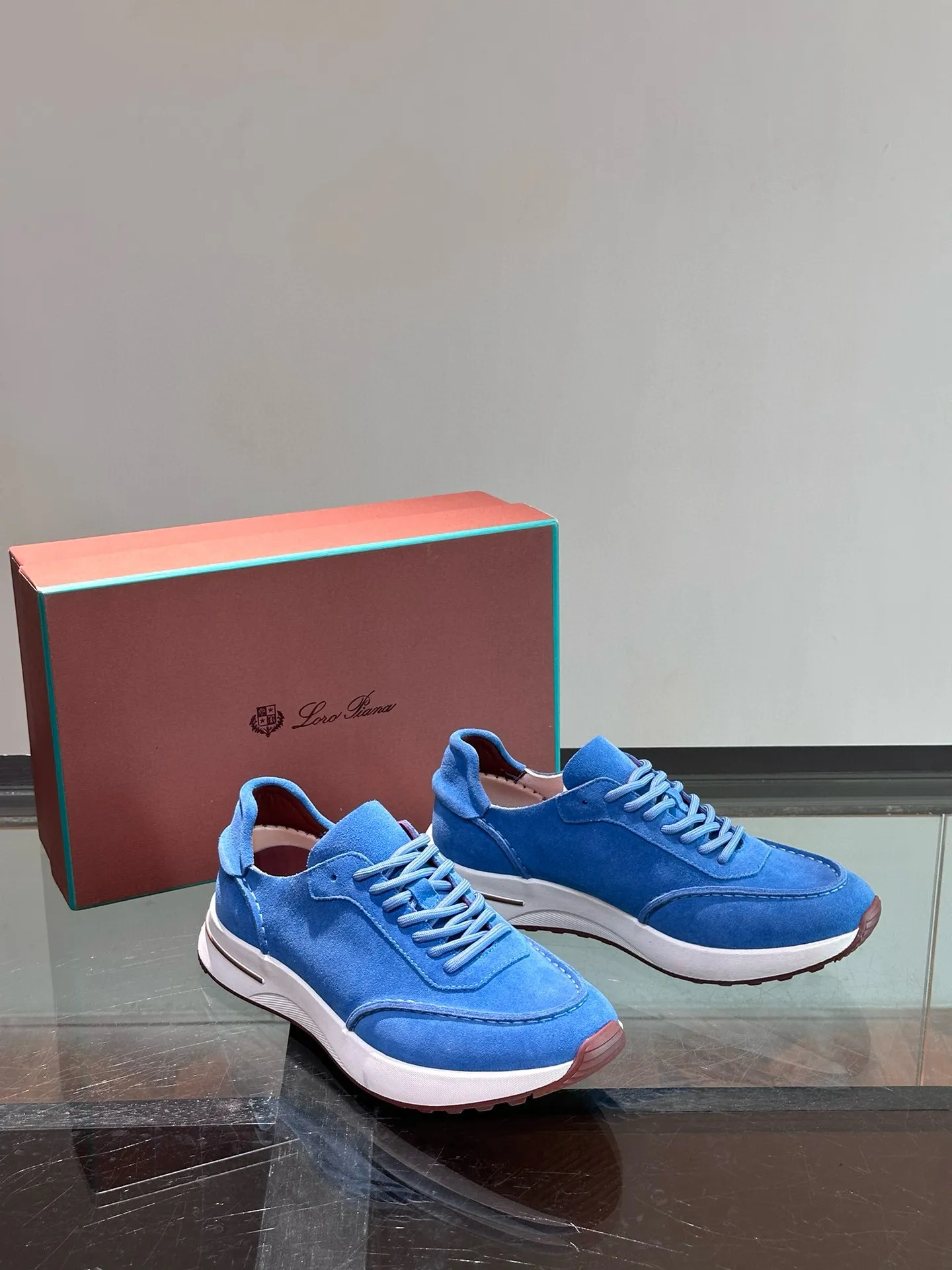 Factory price: 540💰Loro men's shoes💰iana niche Loro classic jogging shoes, men's lace-up casual shoes and sneakers, high-quality lightweight and comfortable fabrics, suitable for outdoor leisure, the color scheme is young and energetic, and it looks great with sportswear or casual suits! Size: 39-46 (customized sizes of 45 and 46 are non-refundable)